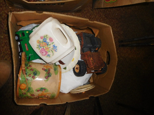 Estate Auction with some cool items - DSCN1964.JPG